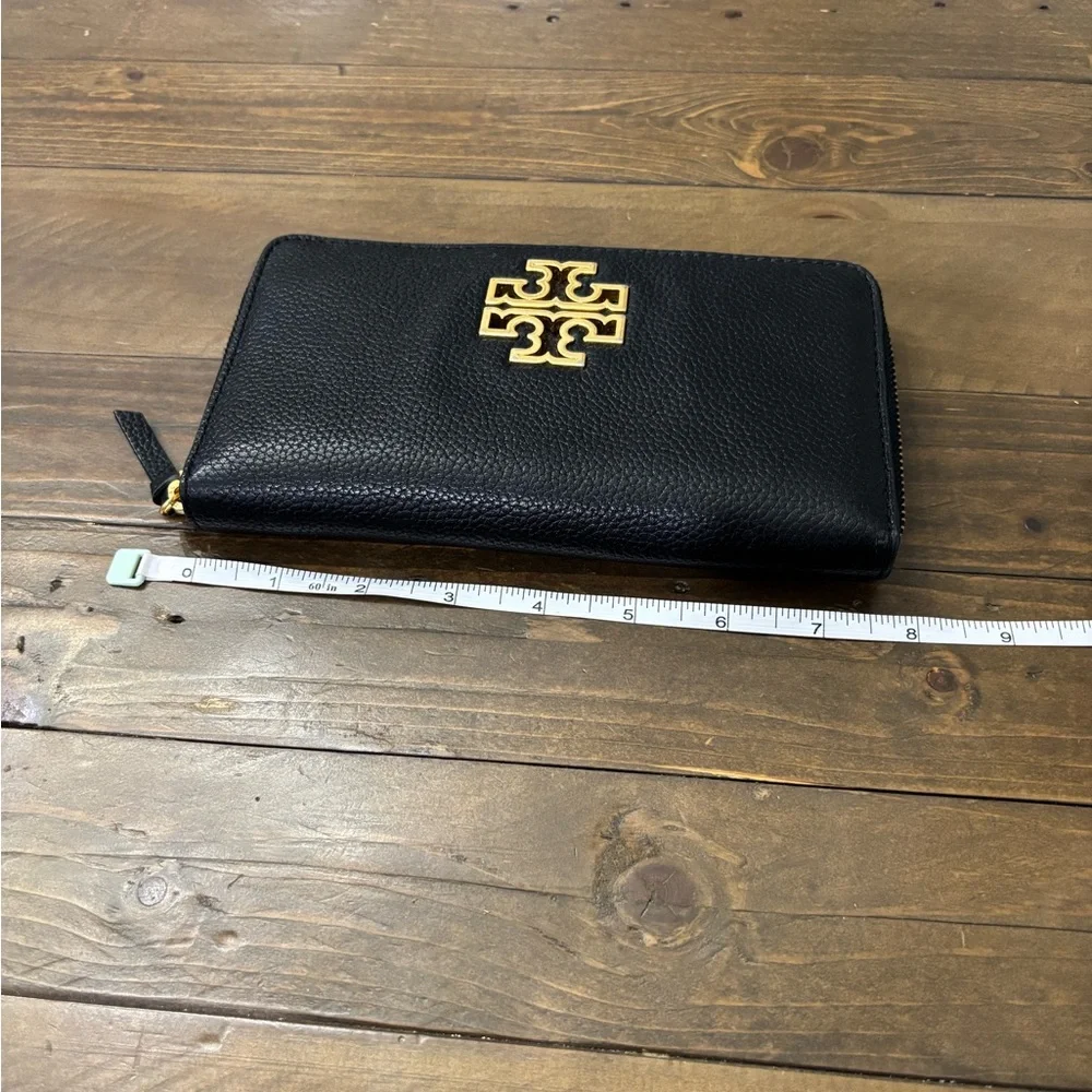 Tory Burch Britten Continental Zip Wallet in Black Leather